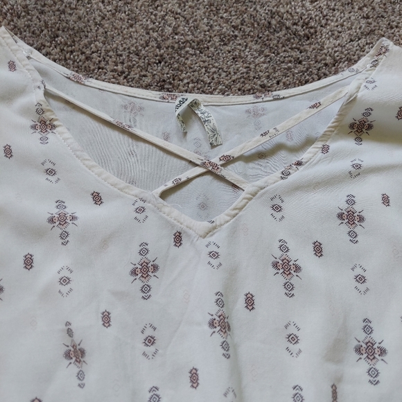 Patterned Blouse - Picture 2 of 7